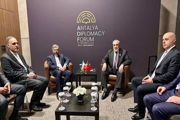 Senior Iran, Turkey diplomats discuss West Asia developments