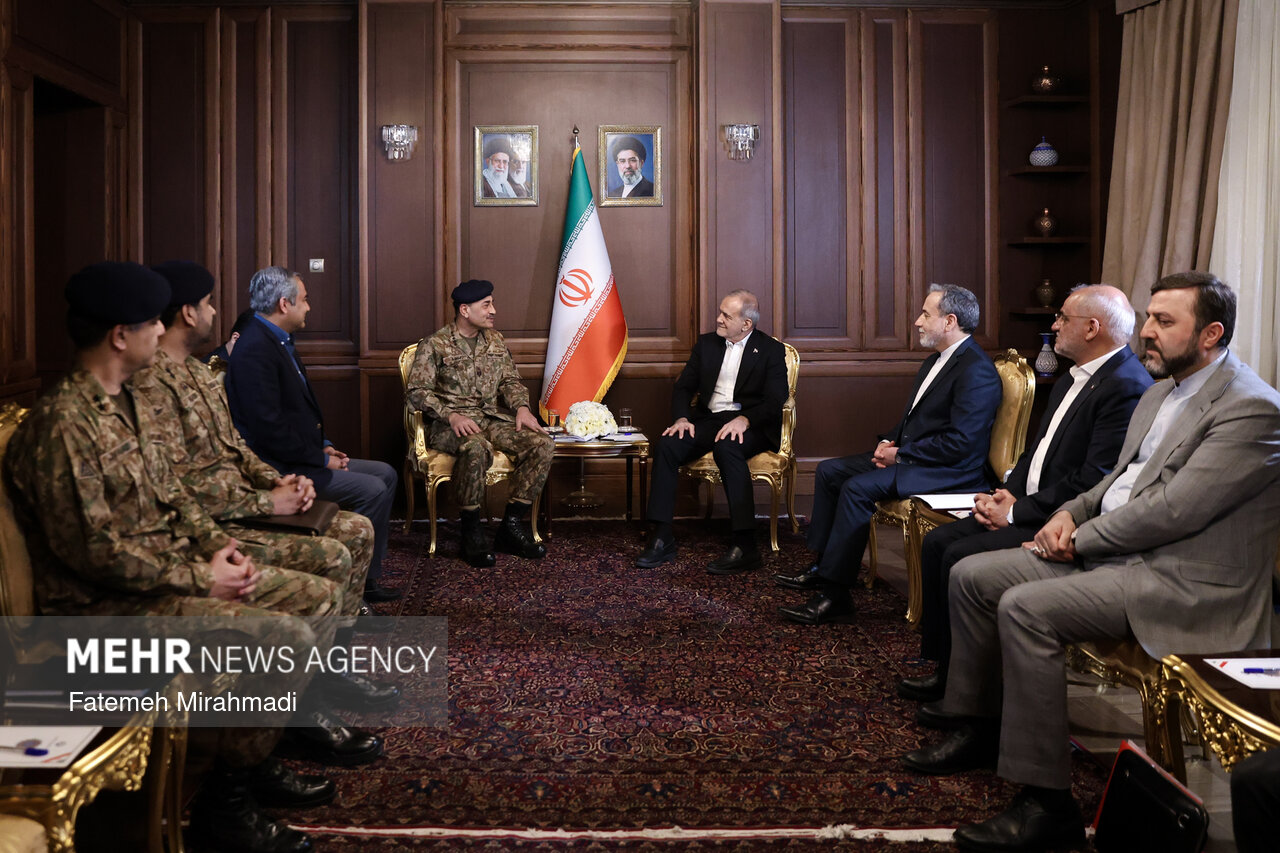 Pakistan Army chief meets Iran’s president in Tehran