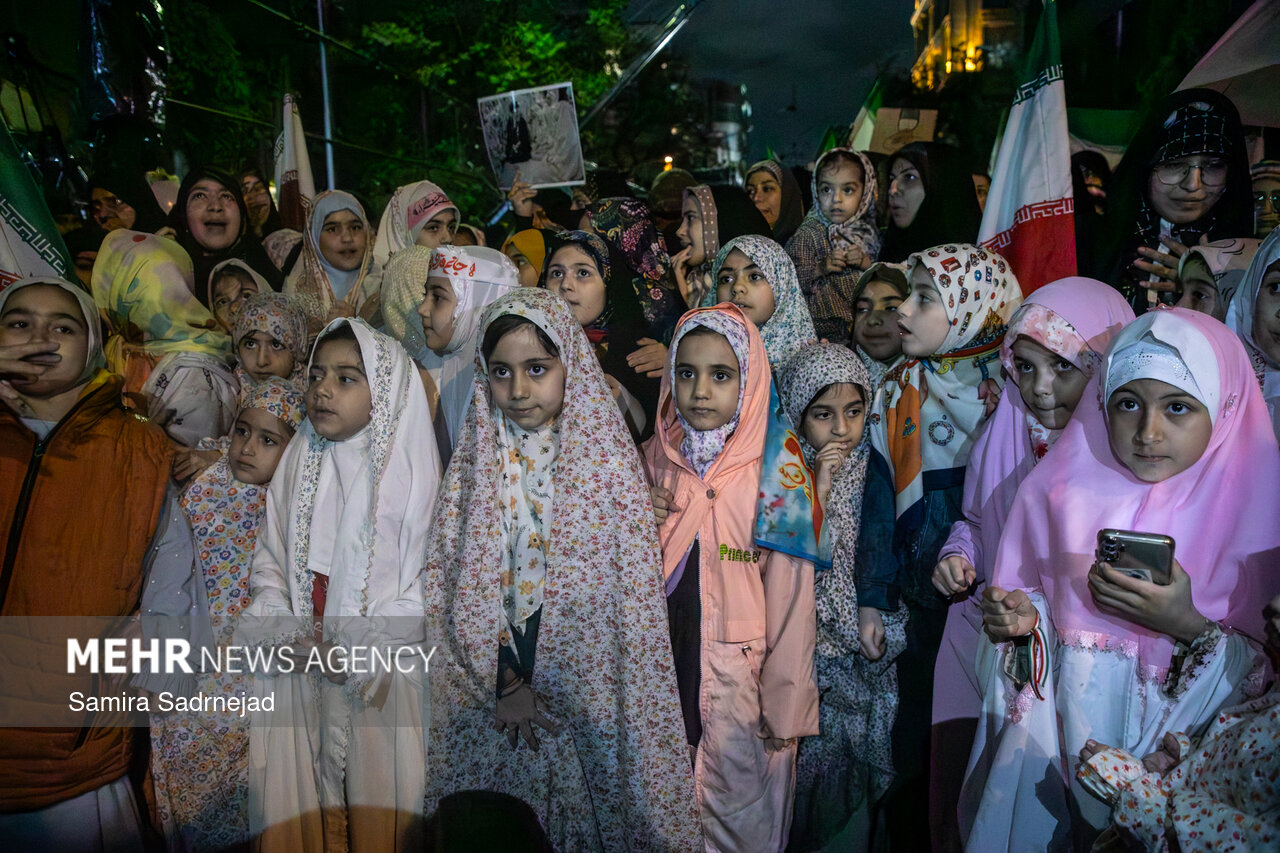Tehran hosts a gathering of girls "Devoted to Iran"