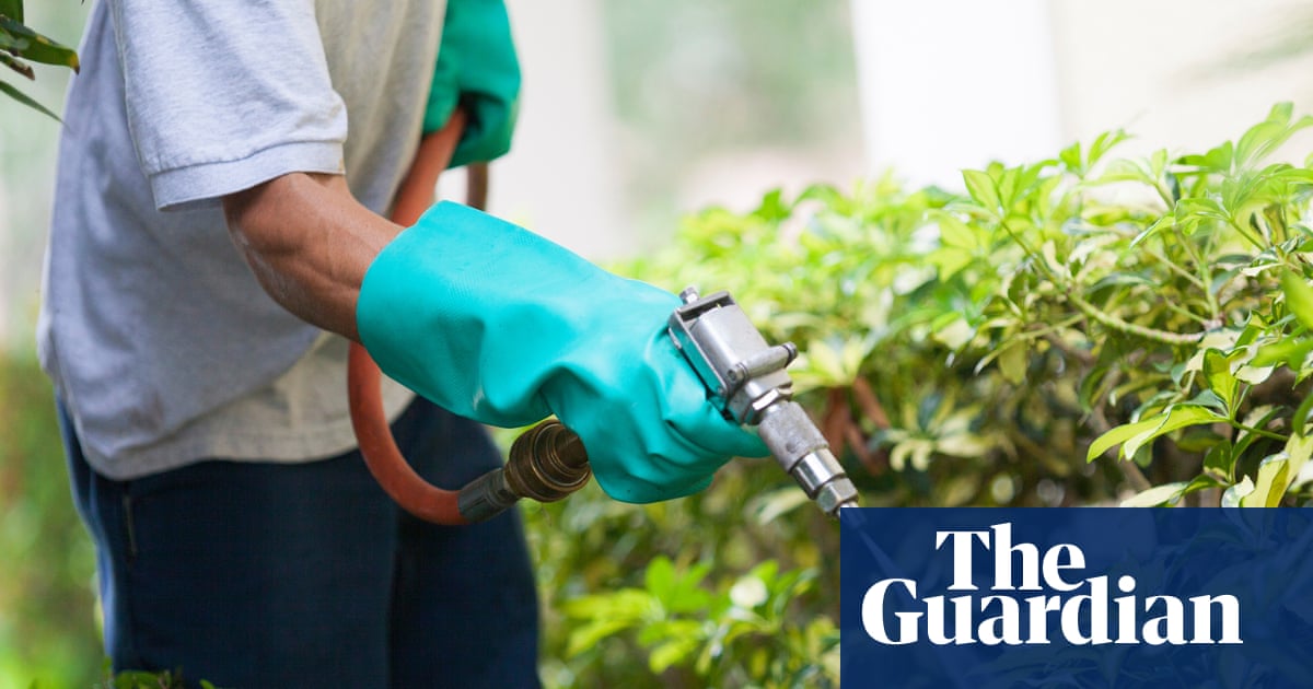 Two measurable signals — $194M in tokenized RWA flows and a 3-to-1 BTC long bias — are pointing in the same direction.