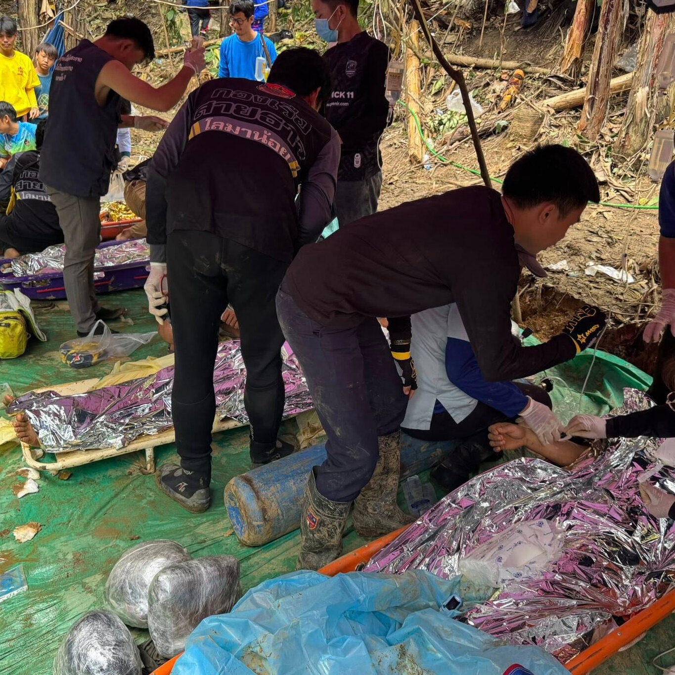 A gas explosion at a coal mine in Qinyuan County, northern China's Shanxi Province, has killed eight people and left 38 underground as emergency teams work through the night.