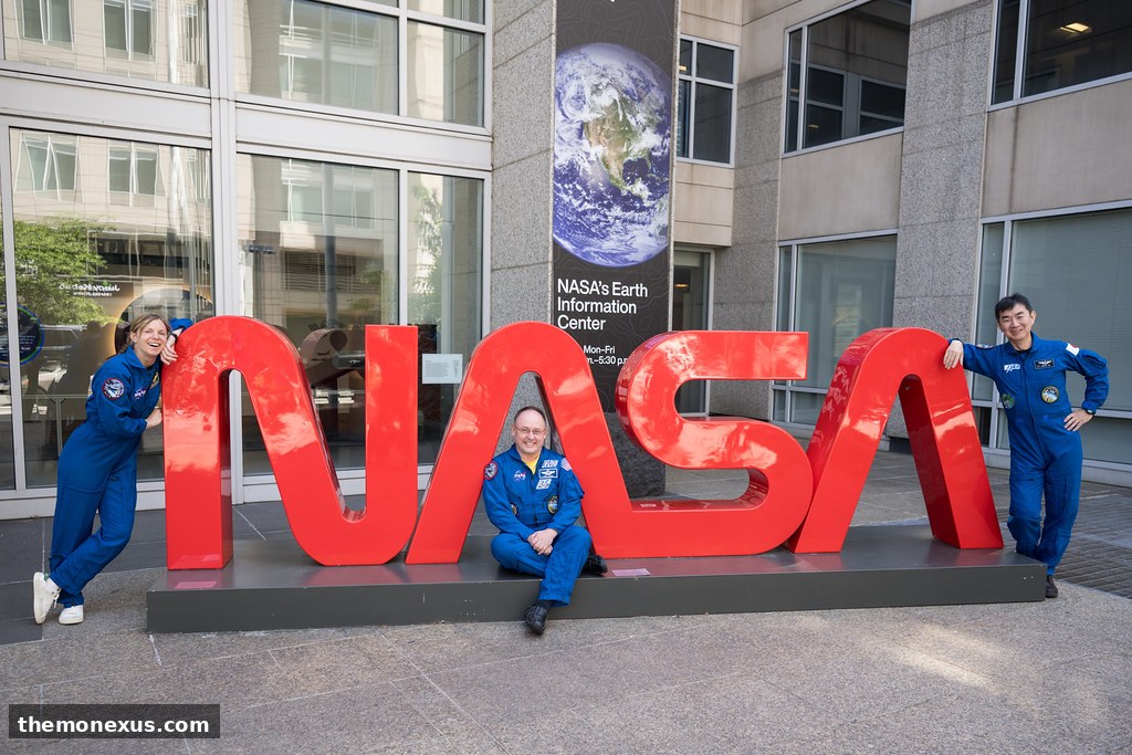 Expedition 73 and 74 Crew Tour Earth Information Center (NHQ202606020043)