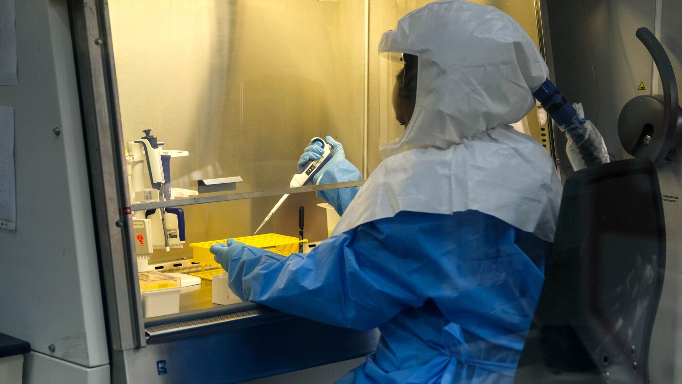 An Ebola shutdown between Uganda and the DRC has left perishable goods rotting.